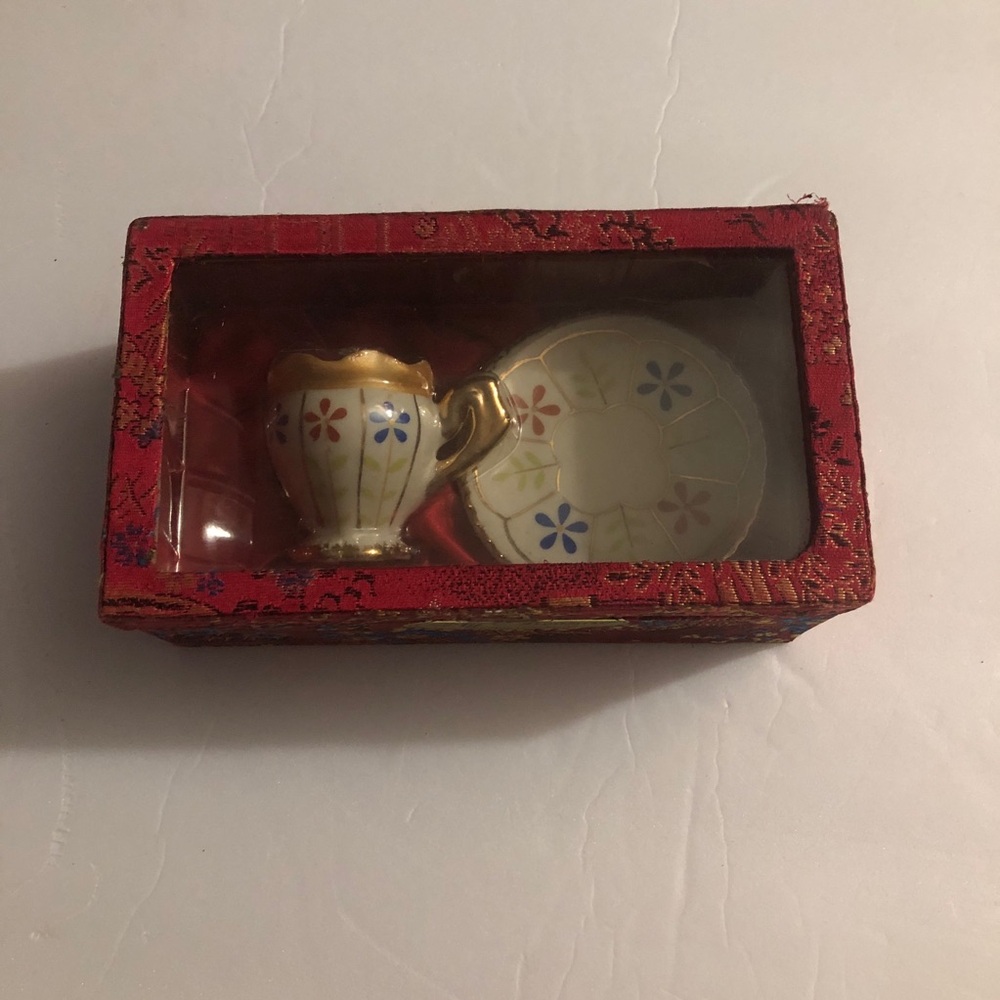 My Treasure Vintage Porcelain Floral Decor Creamer and Saucer Set